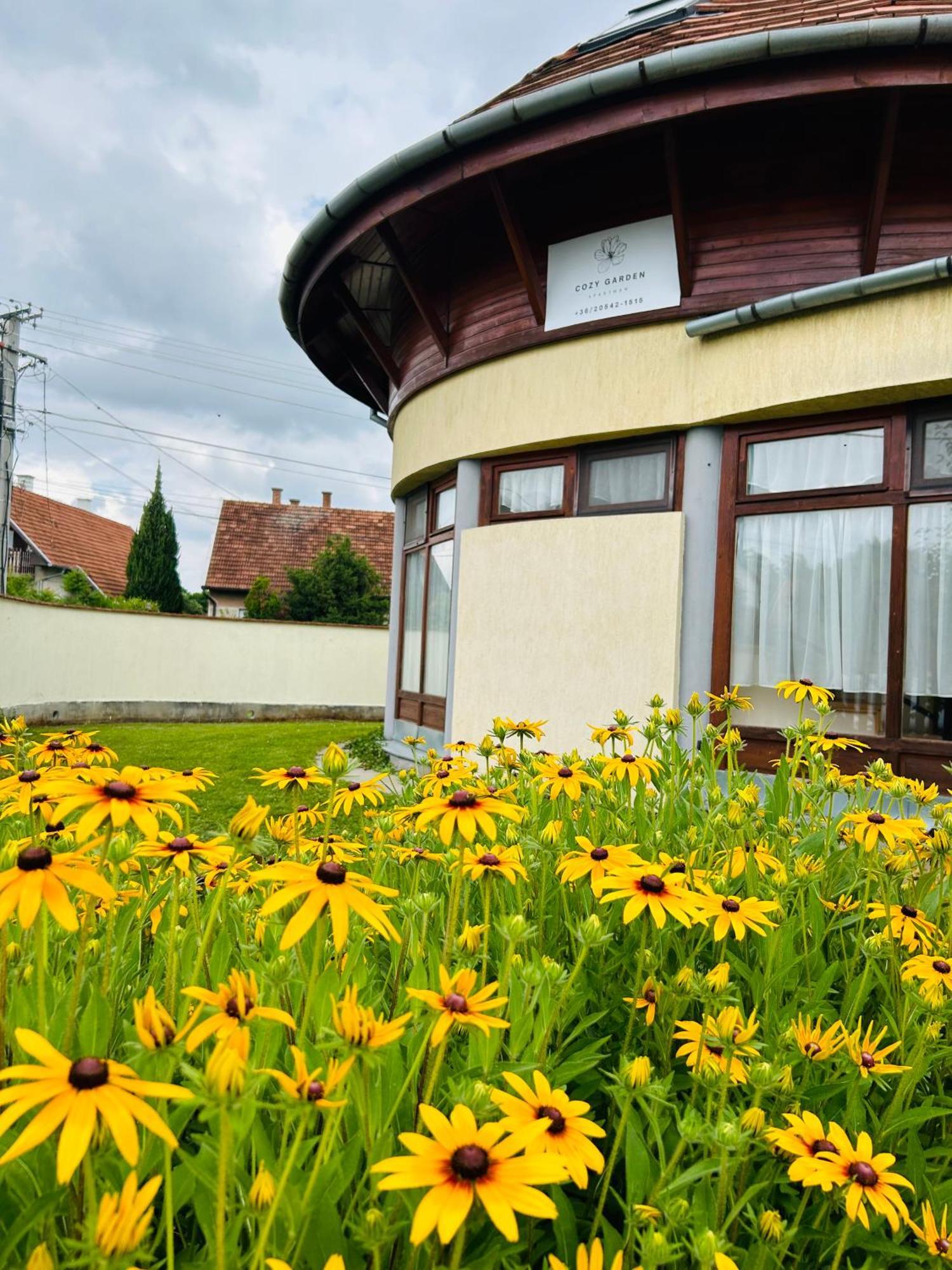 Cozy Garden Apartman Apartment Gyula Exterior photo